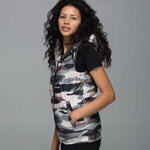 Lululemon Women's Coast Camo Butter Pink Multi The Fluffiest Puffer Vest Size 2